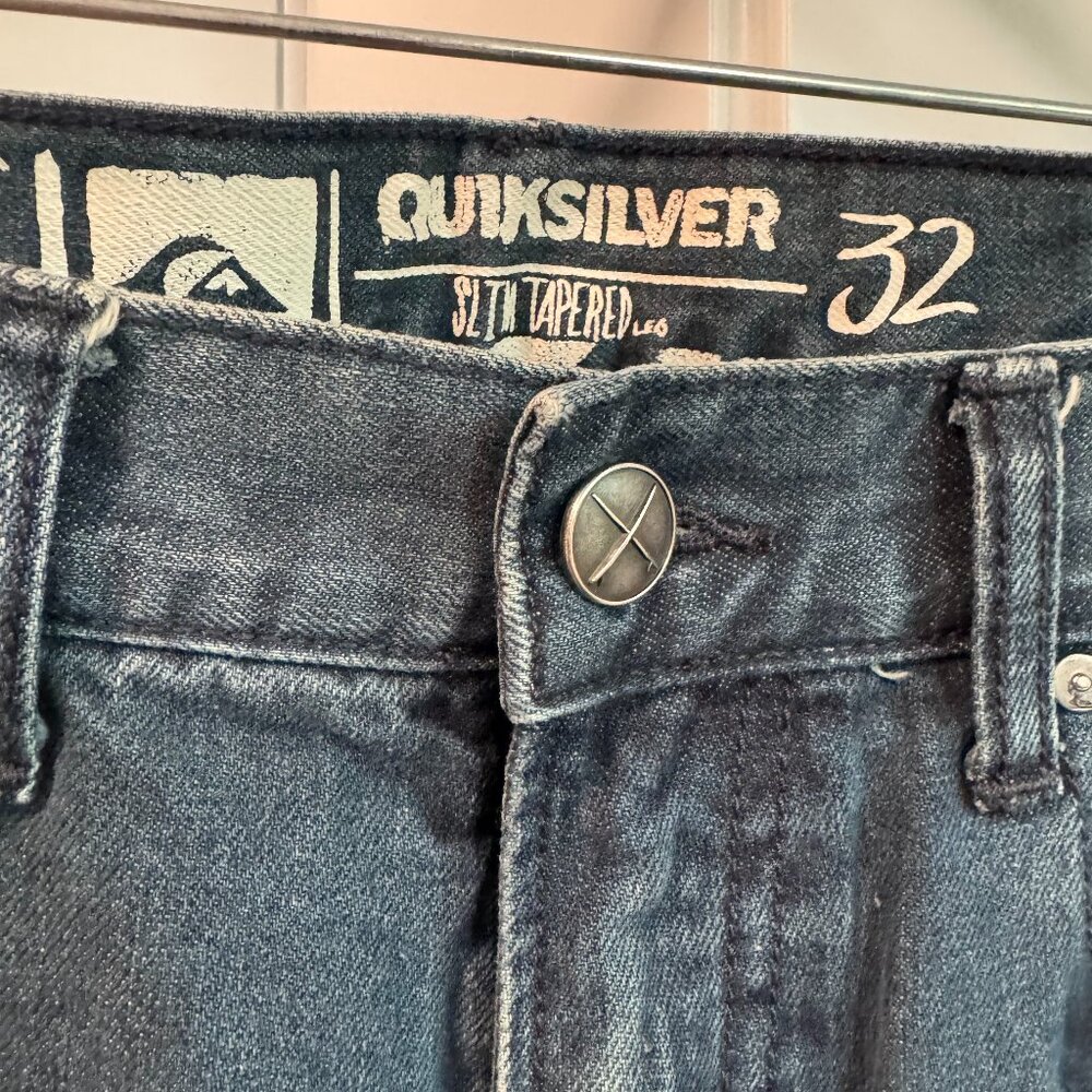 QUIKSILVER JEANS SIZE 32 SLIM TAPERED LEG 100% COTTON